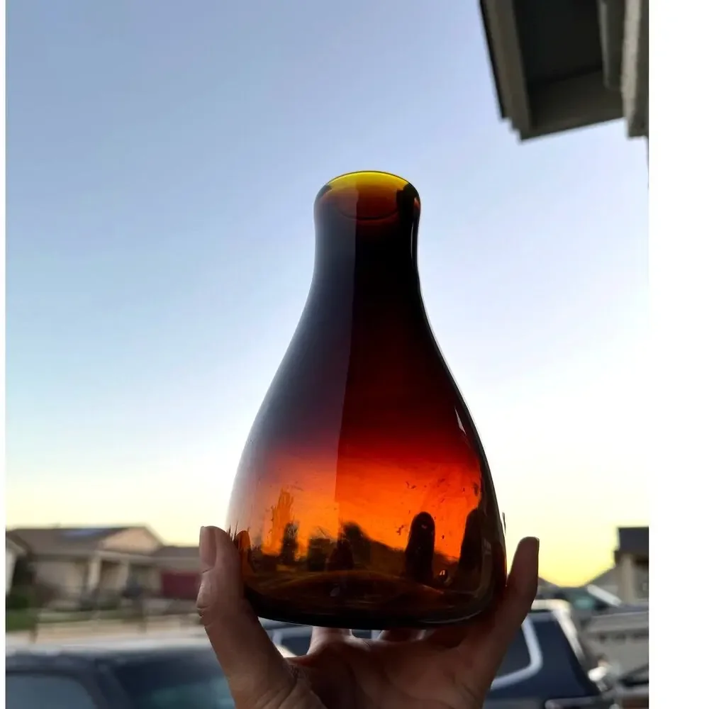 Vintage handblown glass vase signed Williams 77 teardrop" or "bud" vase - Picture 3 of 16
